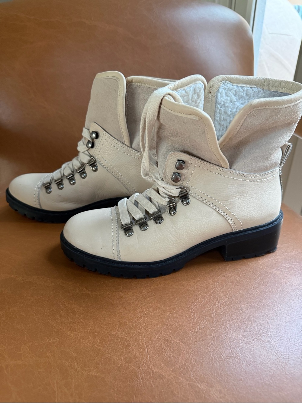 FRYE AND CO. Cream Lace-Up Sherpa Ankle Hiking Boots Sz 7